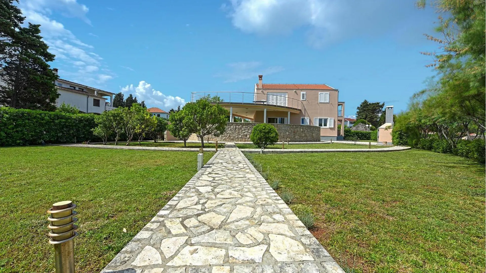 Nice Apartment In Ugljan With House Sea View