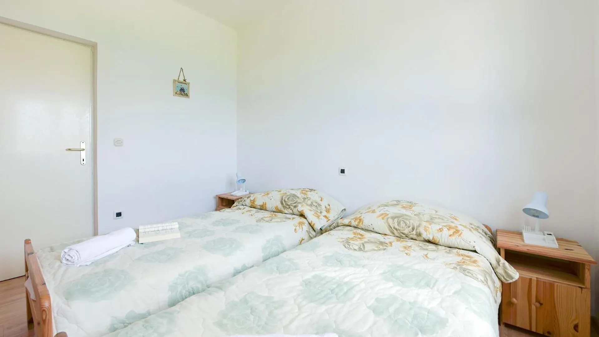 Nice Apartment In Ugljan With House Sea View