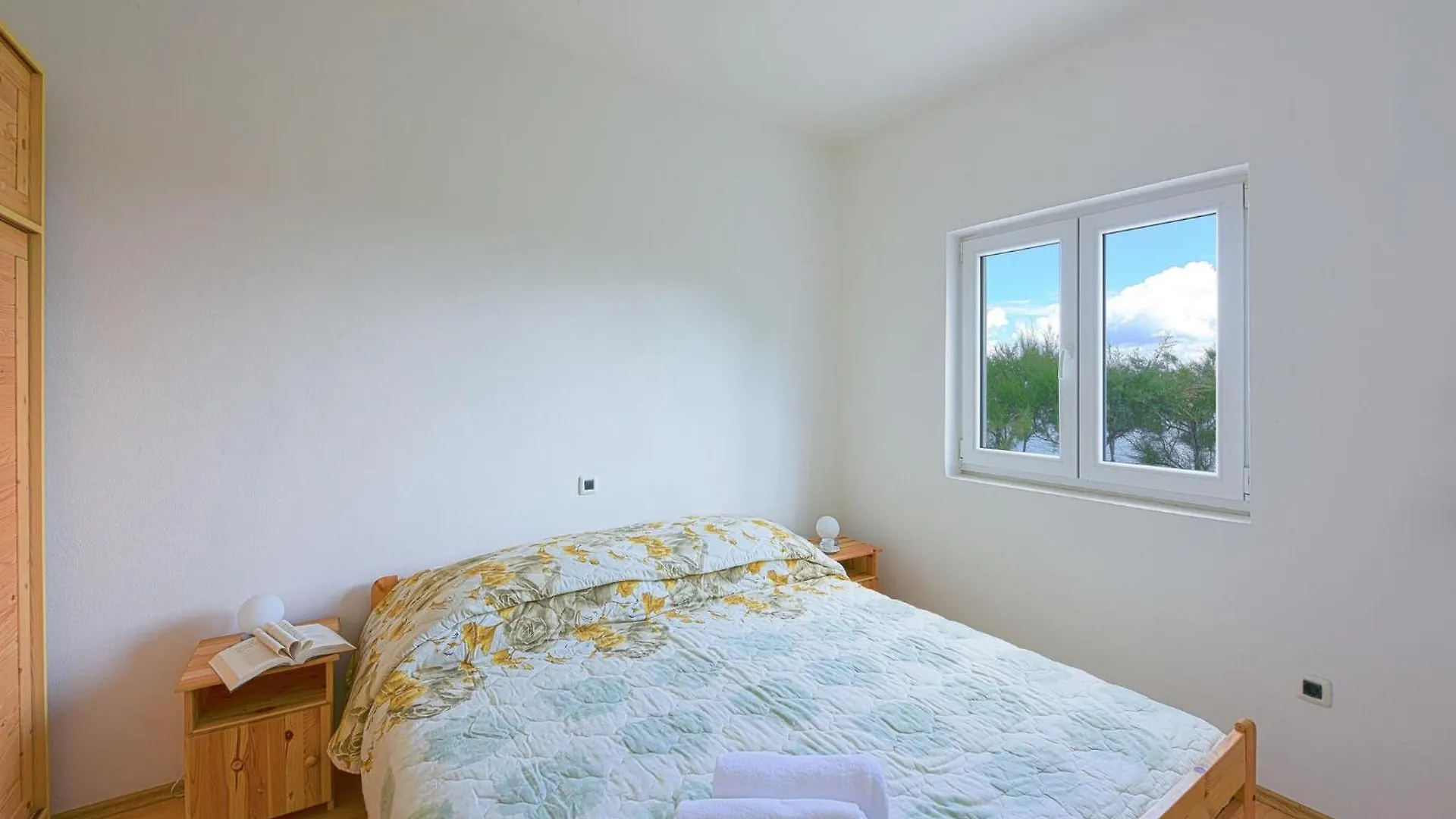 Nice Apartment In Ugljan With House Sea View